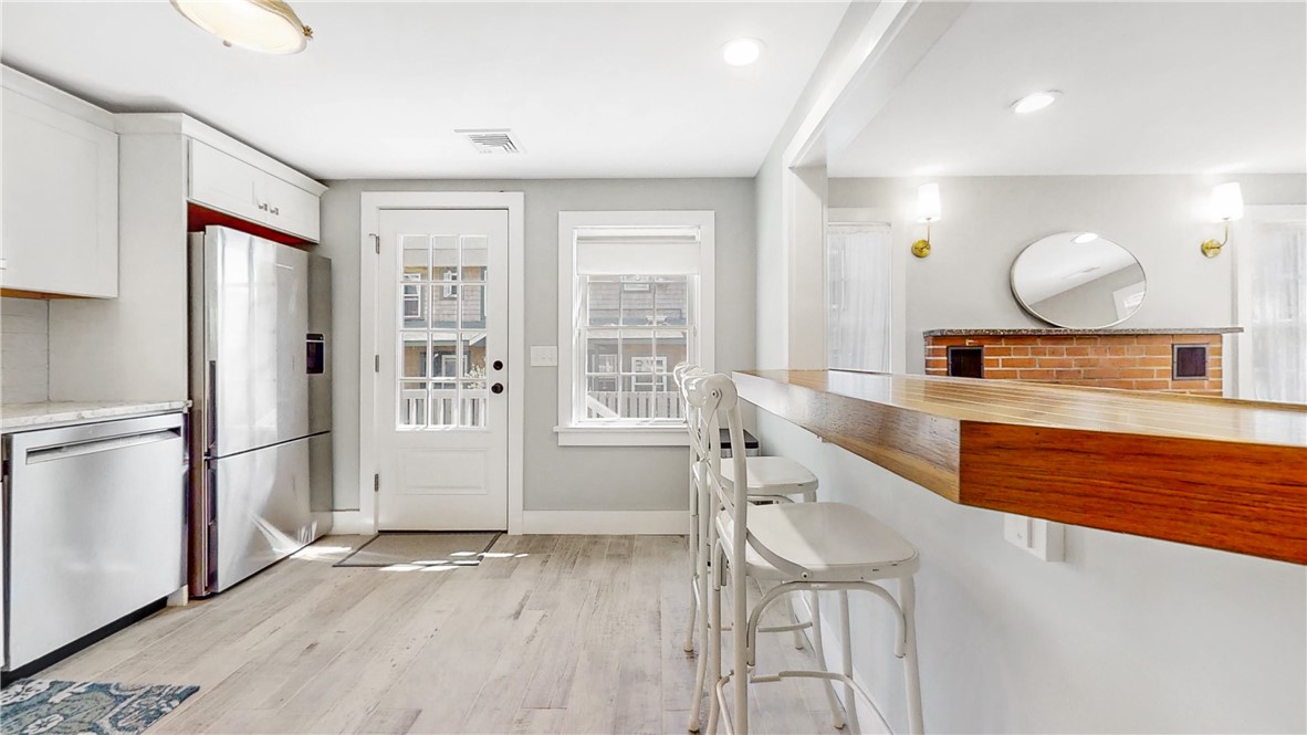 10 Robinson Street Narragansett, RI 02882 - Photo 13 of 27