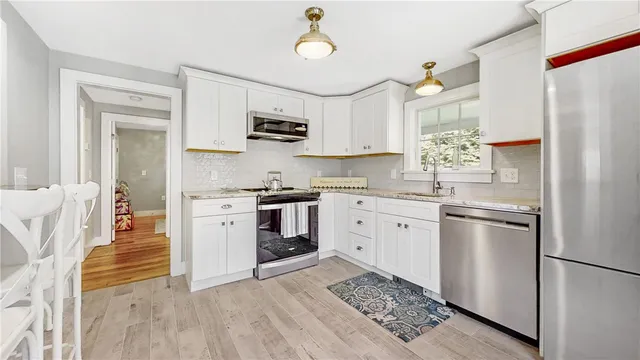 $2,600 | 10 Robinson Street, Narragansett, RI 02882