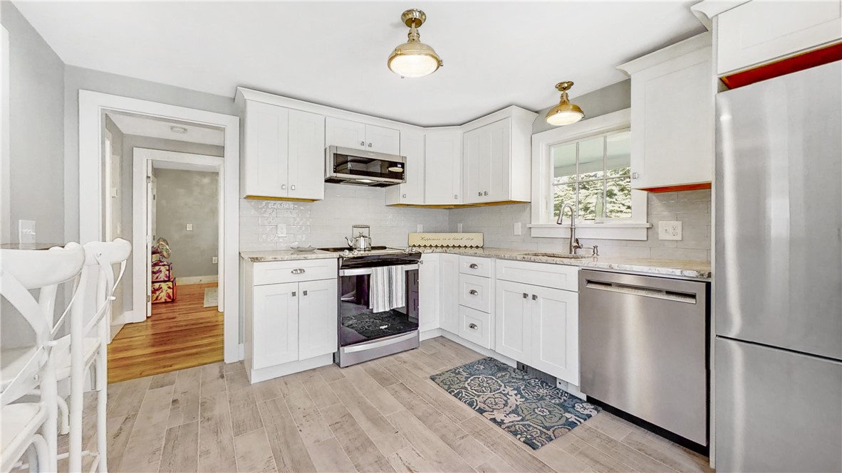 10 Robinson Street Narragansett, RI 02882 - Photo 15 of 27