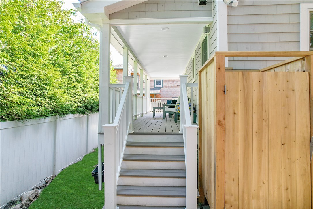 10 Robinson Street Narragansett, RI 02882 - Photo 2 of 27