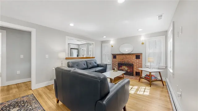 $2,600 | 10 Robinson Street, Narragansett, RI 02882