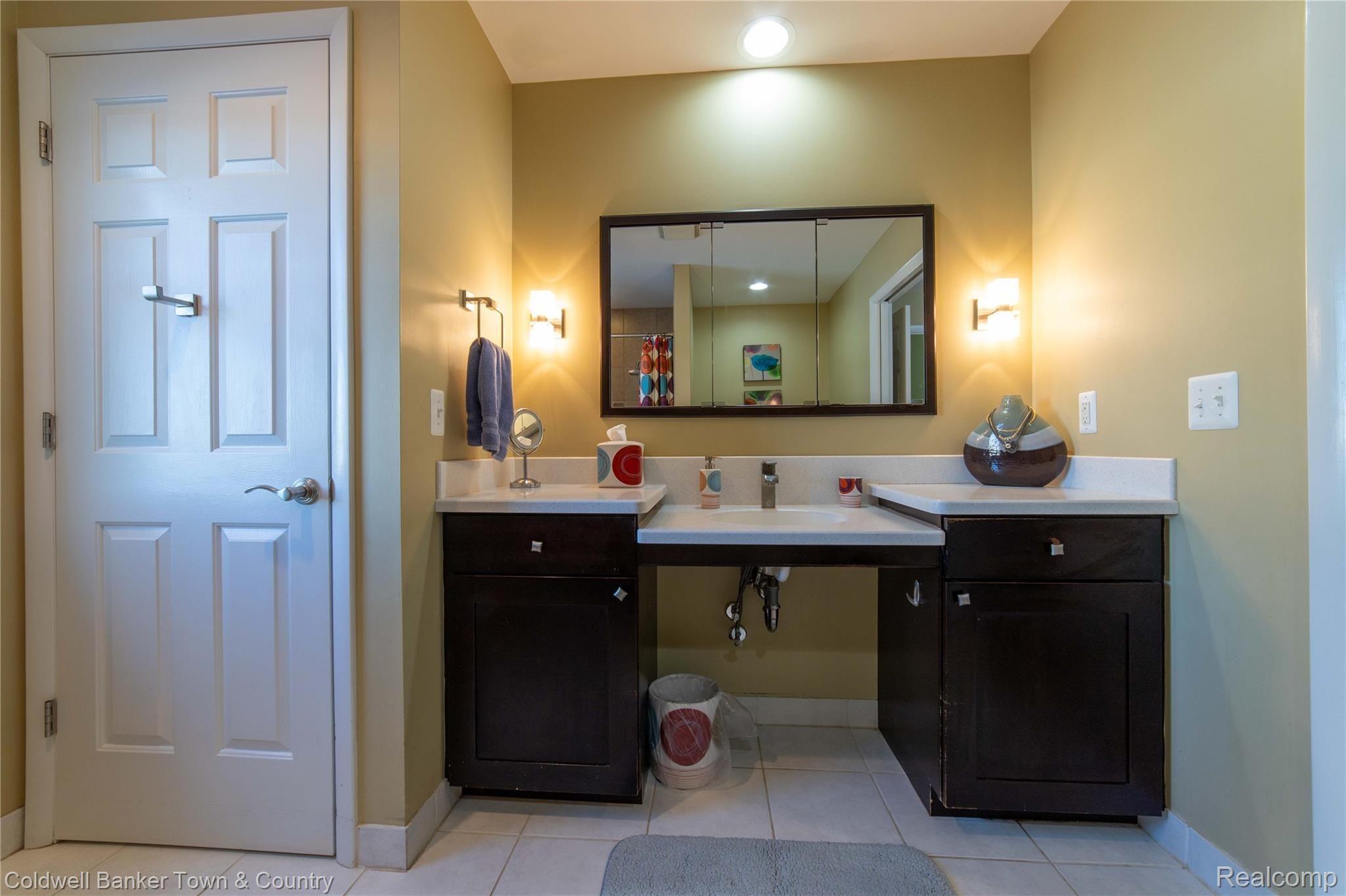 858 Henderson Road Howell, MI 48855 - Photo 24 of 50 Master Bath 858 Henderson Rd Howell Mi 48855