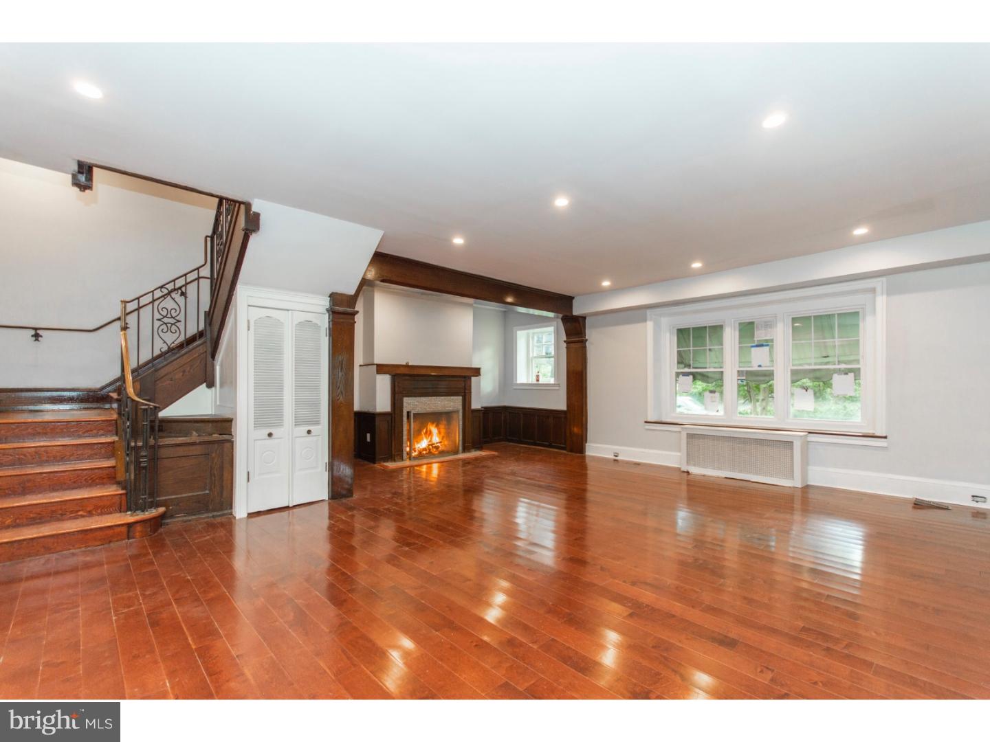 6435 Sherwood Road Philadelphia, PA 19151 - Photo 3 of 25 Living Room