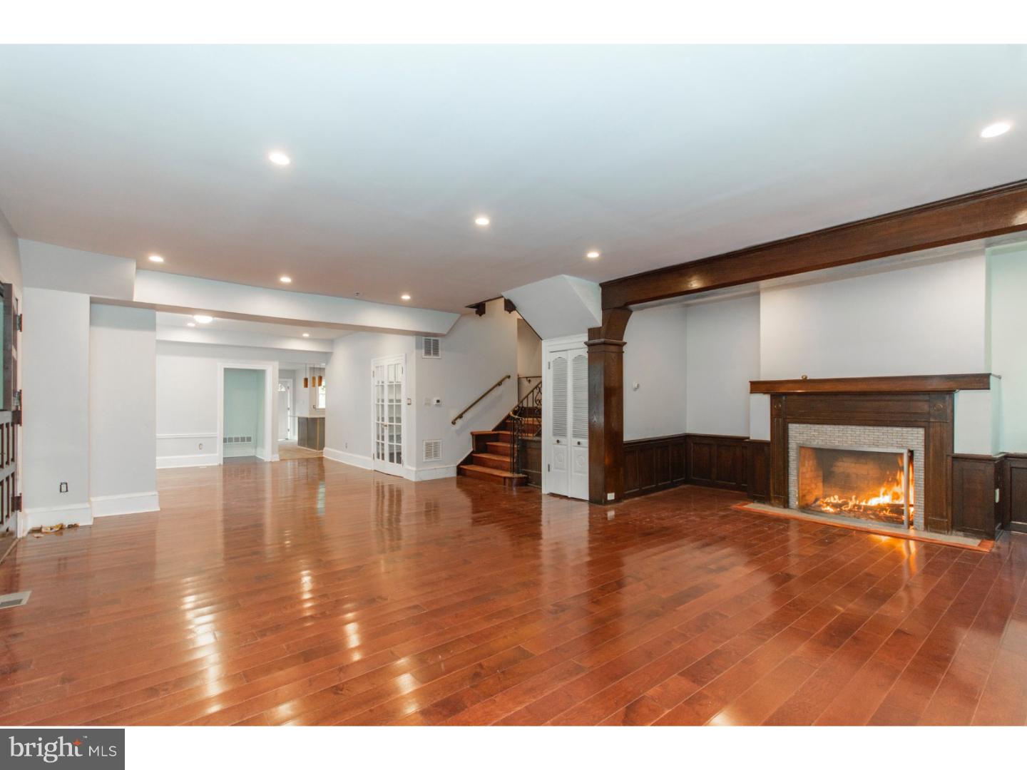 6435 Sherwood Road Philadelphia, PA 19151 - Photo 8 of 25 Living Room