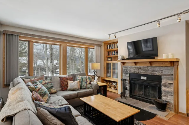$549,000 | 112 High Ridge Road, Unit D2, Killington, VT 05751