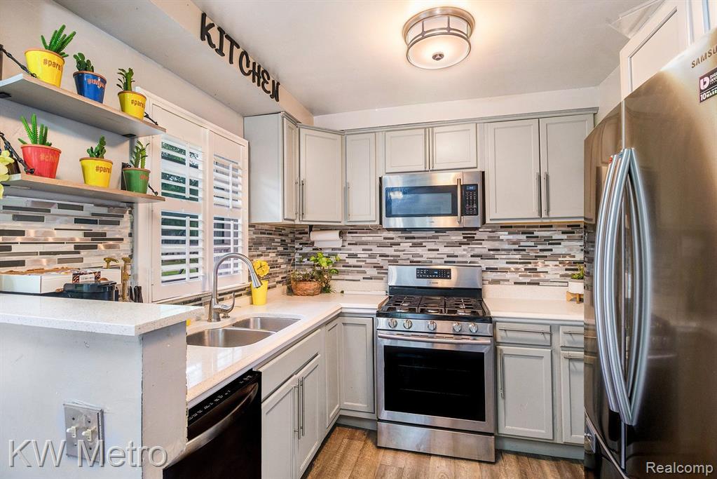 18273 Sunderland Road Detroit, MI 48219 - Photo 6 of 15