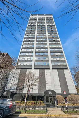 $2,600 | 2700 North Hampden Court, Unit 18E, Chicago, IL 60614