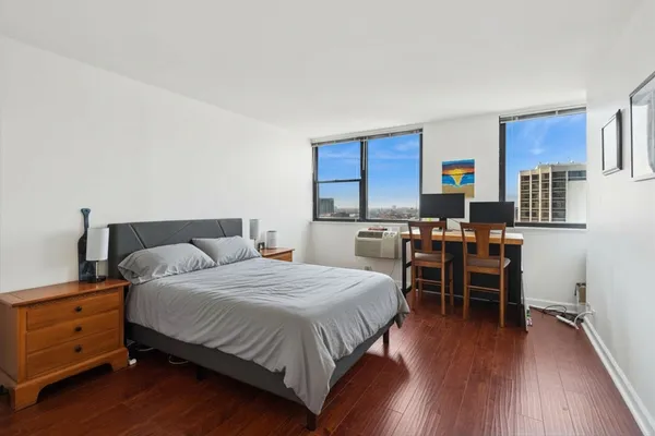$2,600 | 2700 North Hampden Court, Unit 18E, Chicago, IL 60614