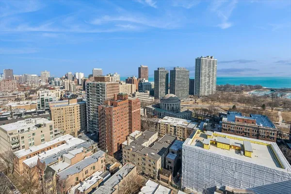 $2,600 | 2700 North Hampden Court, Unit 18E, Chicago, IL 60614