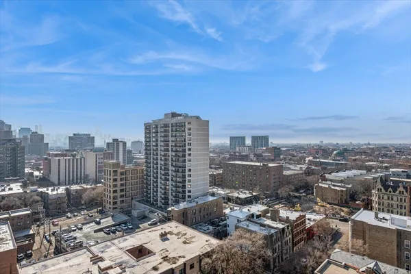 $2,600 | 2700 North Hampden Court, Unit 18E, Chicago, IL 60614