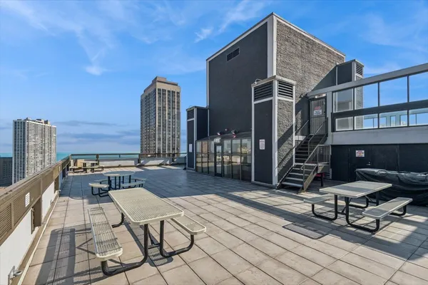 $2,600 | 2700 North Hampden Court, Unit 18E, Chicago, IL 60614