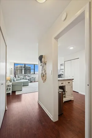 $2,600 | 2700 North Hampden Court, Unit 18E, Chicago, IL 60614