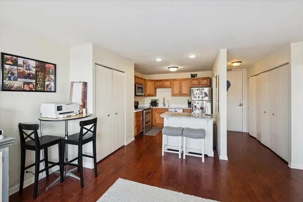 $2,600 | 2700 North Hampden Court, Unit 18E, Chicago, IL 60614