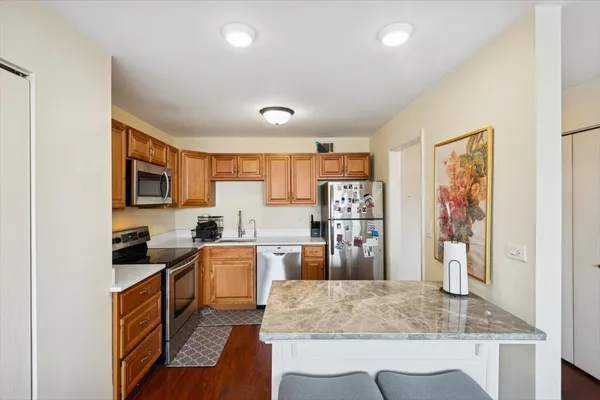 $2,600 | 2700 North Hampden Court, Unit 18E, Chicago, IL 60614