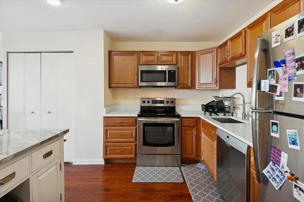 $2,600 | 2700 North Hampden Court, Unit 18E, Chicago, IL 60614