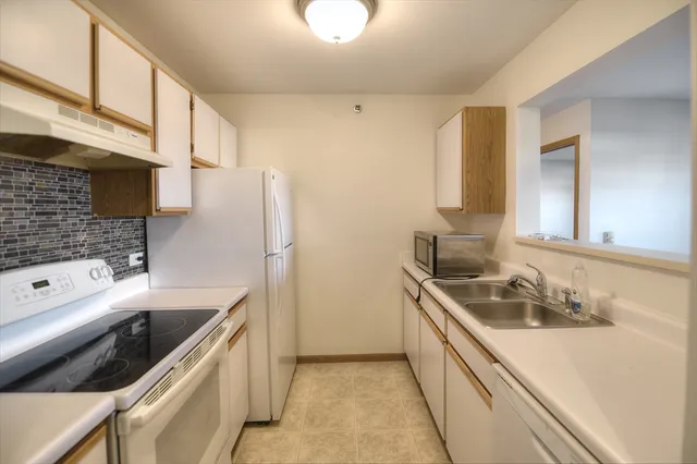 $1,225 | 410 Cunat Boulevard, Unit 1B, Richmond, IL 60071