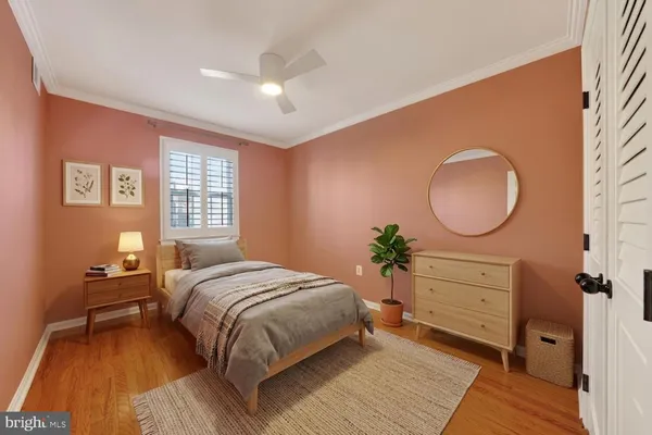 a view of livingroom with furniture
