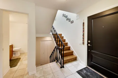 $3,250 | 370 Park Avenue, Unit E, Highland Park, IL 60035