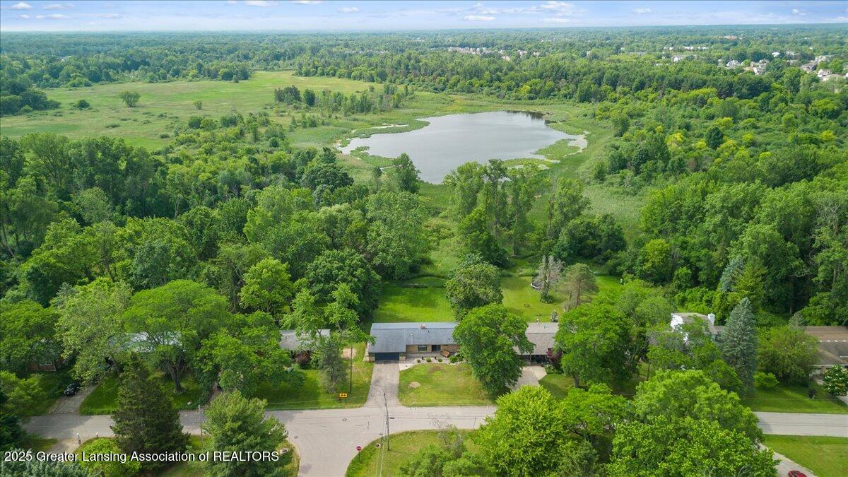 1395 Biscayne Way Haslett, MI 48840 - Photo 2 of 43 03-Media Jett - 03