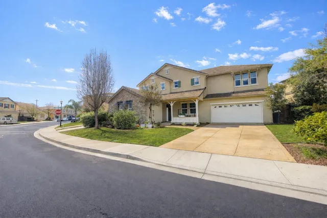 a house view with a outdoor space