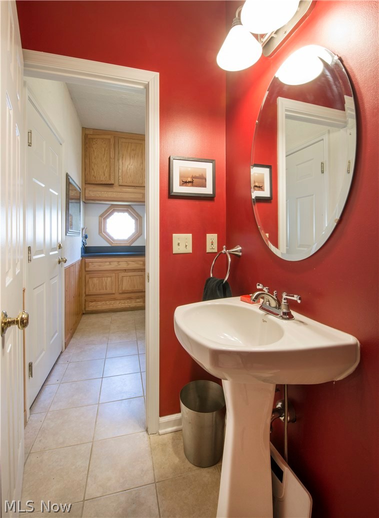 4476 Brooks Road Cleveland, OH 44105 - Photo 11 of 22