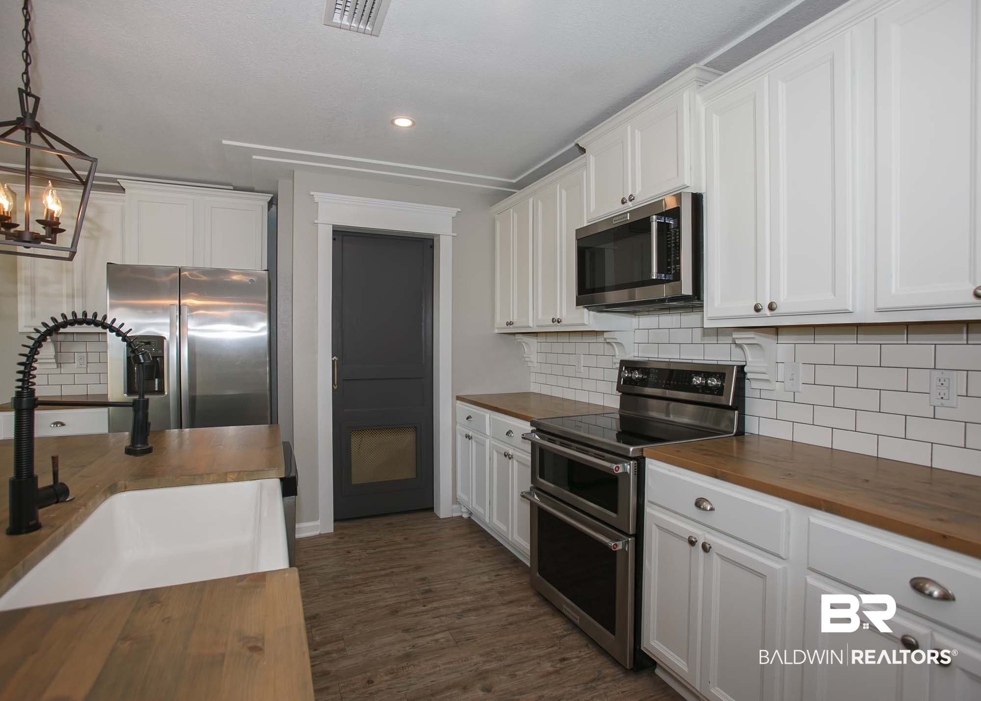 6882 Crimson Ridge Street Gulf Shores, AL 36542 - Photo 3 of 50 Kitchen