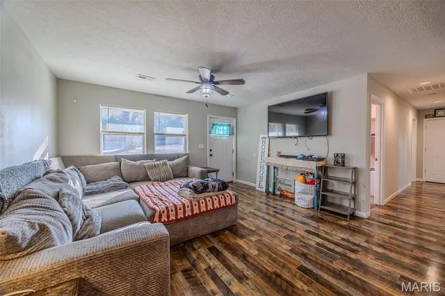 $215,000 | 19933 Highway C Lebanon Mo 65536, Lebanon, MO 65536