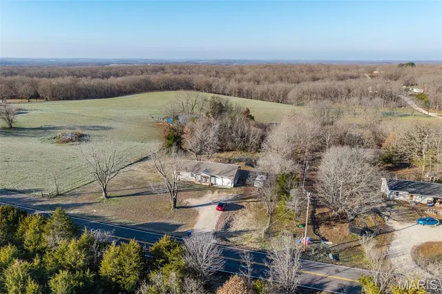 $215,000 | 19933 Highway C Lebanon Mo 65536, Lebanon, MO 65536