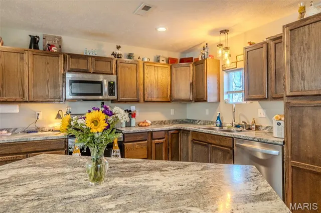 $215,000 | 19933 Highway C Lebanon Mo 65536, Lebanon, MO 65536