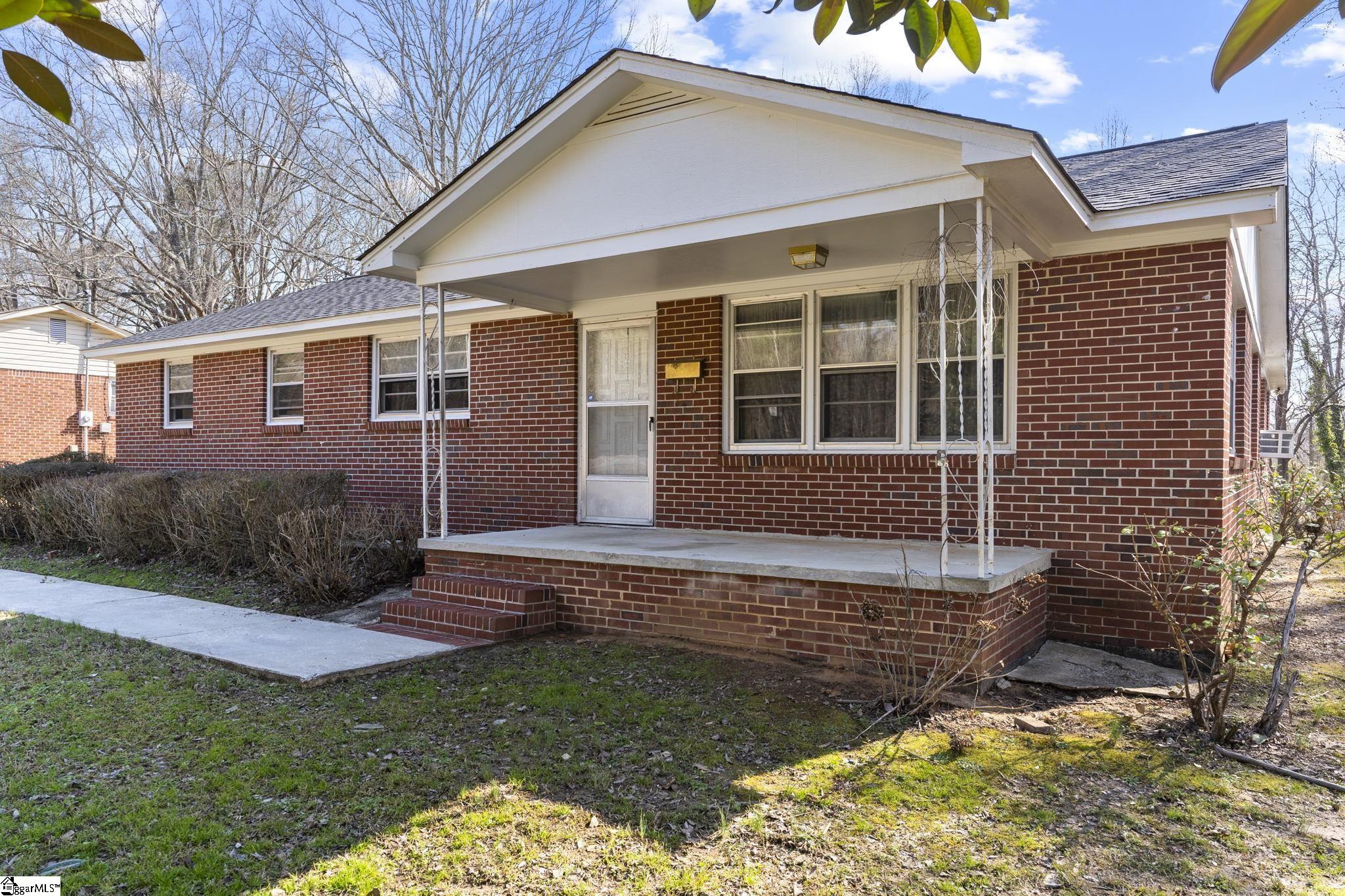 1731 Gary Street Clinton, SC 29325 - Photo 2 of 34 Gallery Image 2