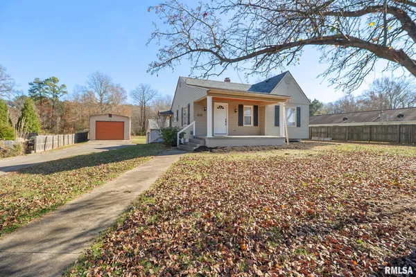 $165,000 | 1510 South Division Street, Carterville, IL 62918