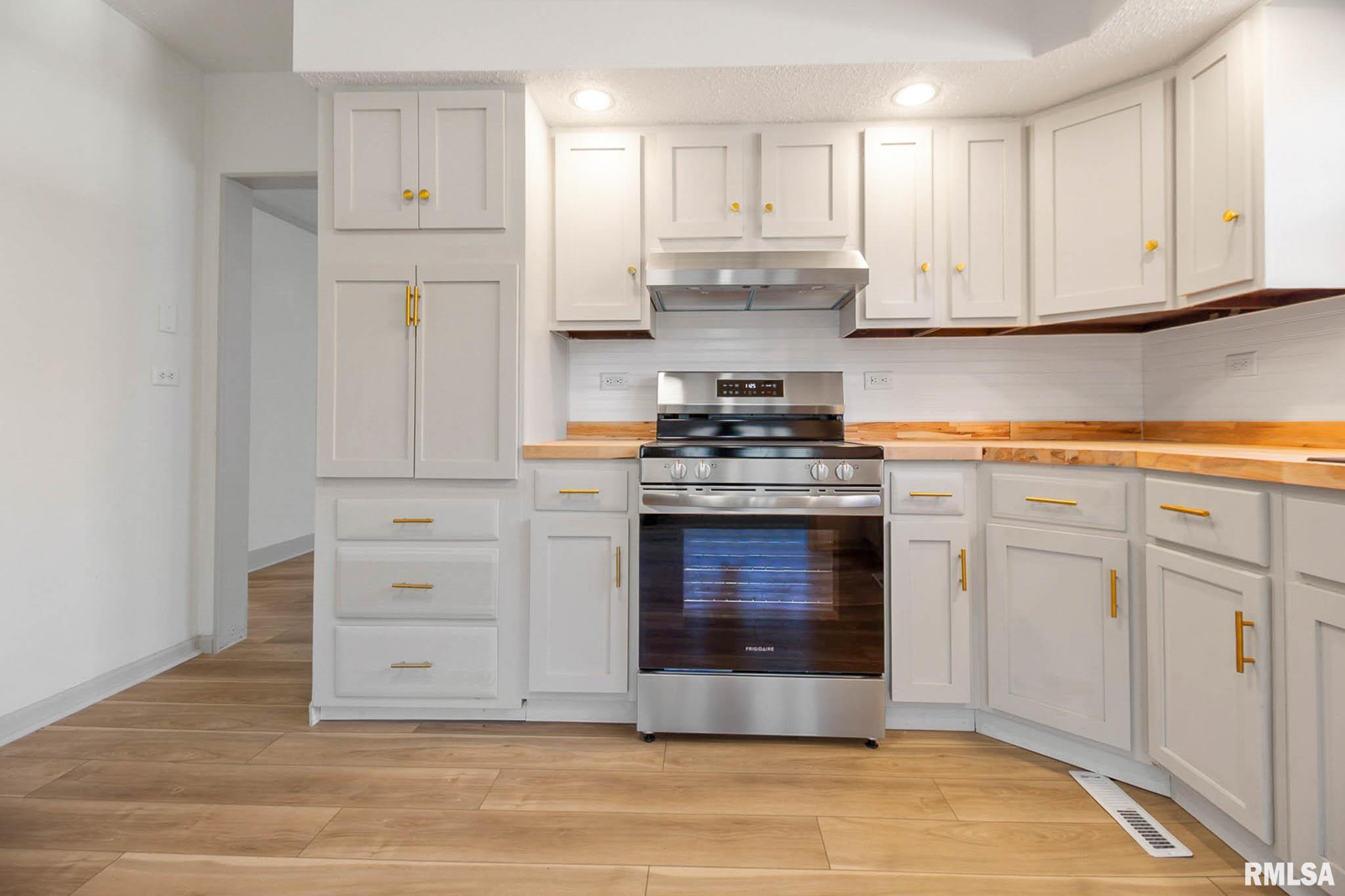 1510 South Division Street Carterville, IL 62918 - Photo 7 of 31