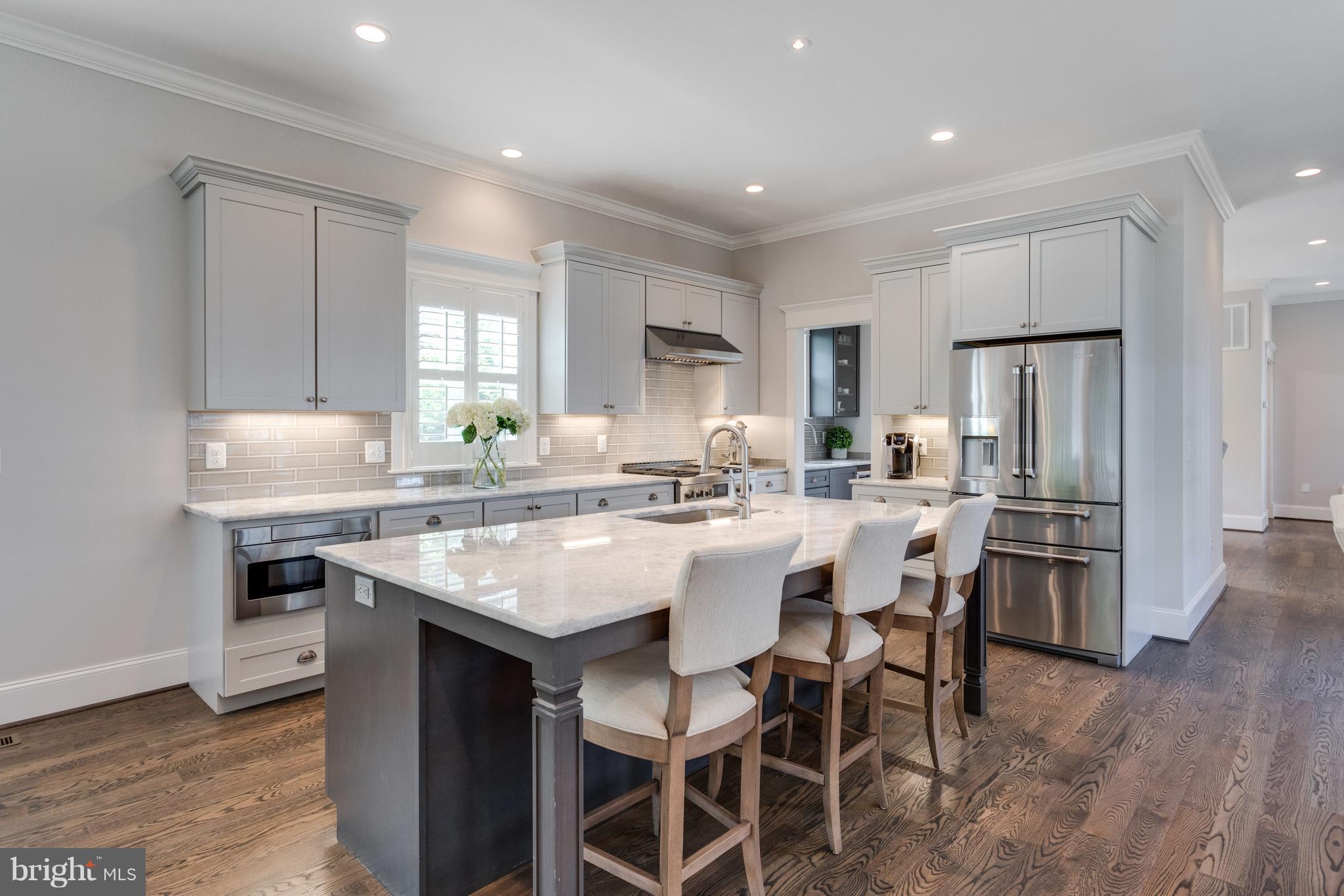8115 Wellington Road Alexandria, VA 22308 - Photo 13 of 30 Sophisticated neutral design
