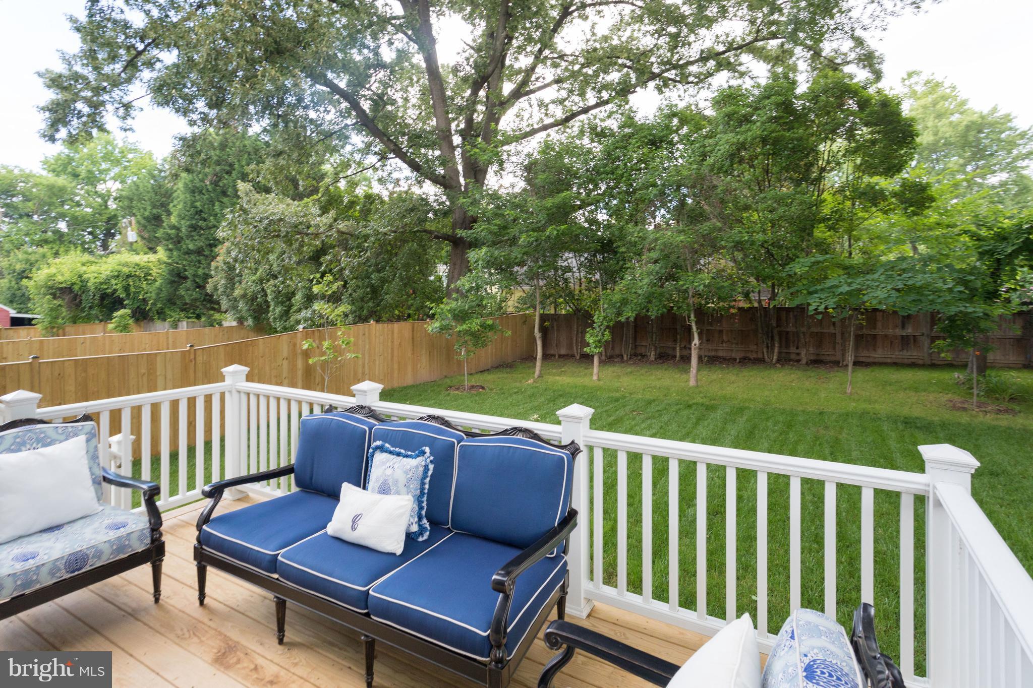 8115 Wellington Road Alexandria, VA 22308 - Photo 27 of 30 Pressure-treated Trex deck