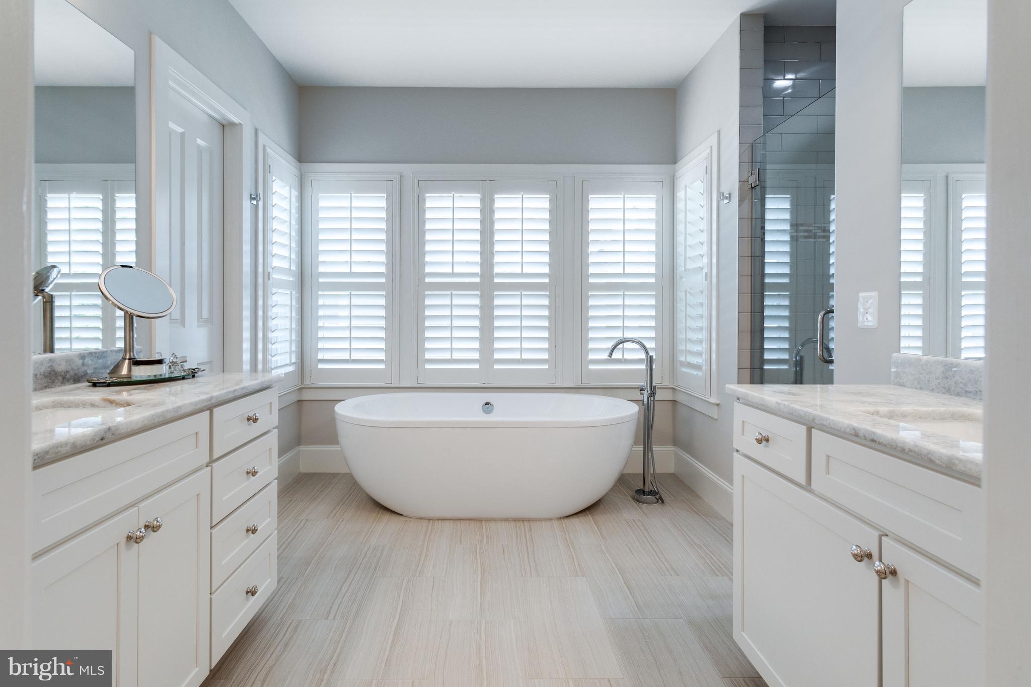 8115 Wellington Road Alexandria, VA 22308 - Photo 6 of 30 Spa bath w soaking tub, sep shower and 2 vanities