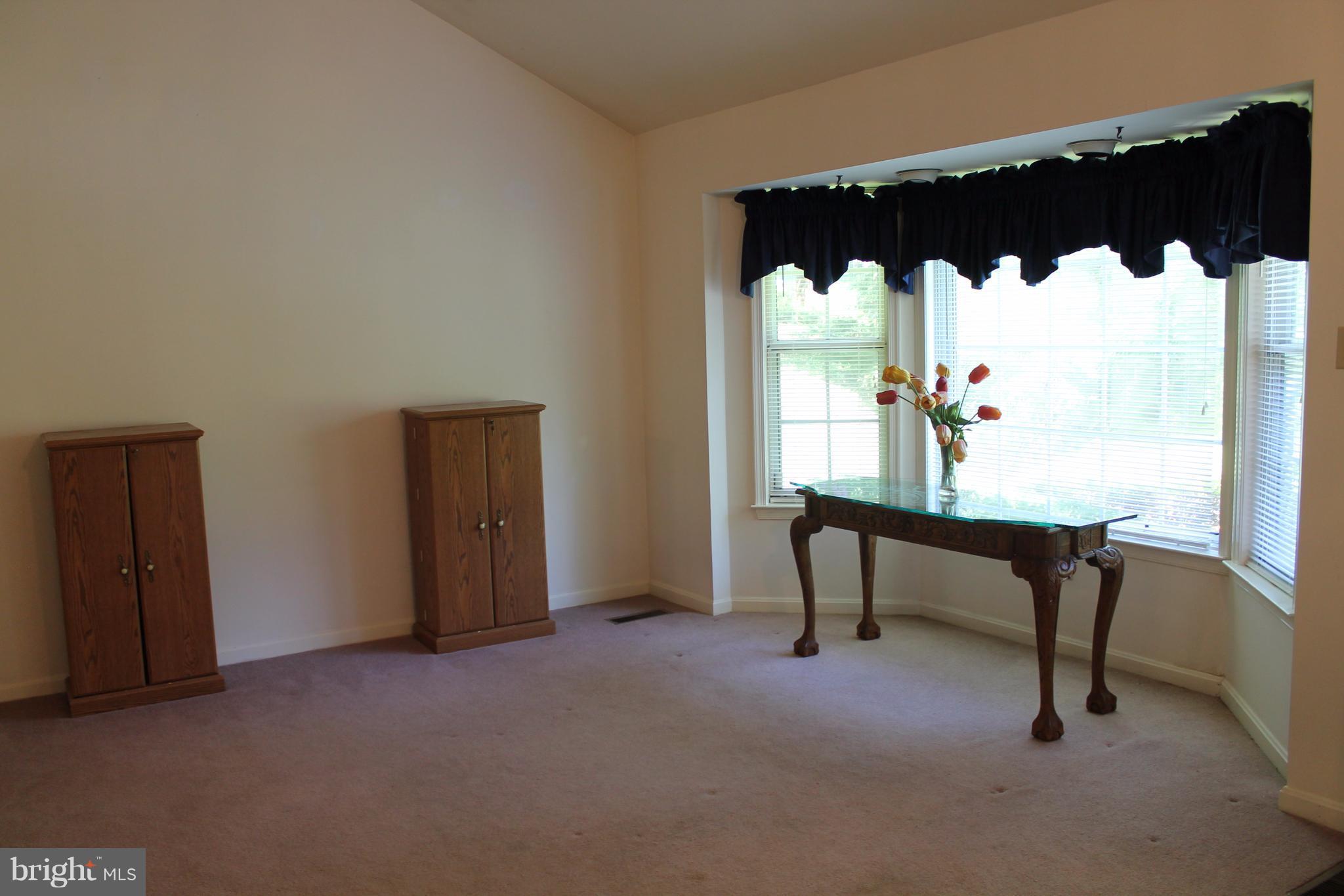 7811 Leland Road Manassas, VA 20111 - Photo 4 of 29 Living Room