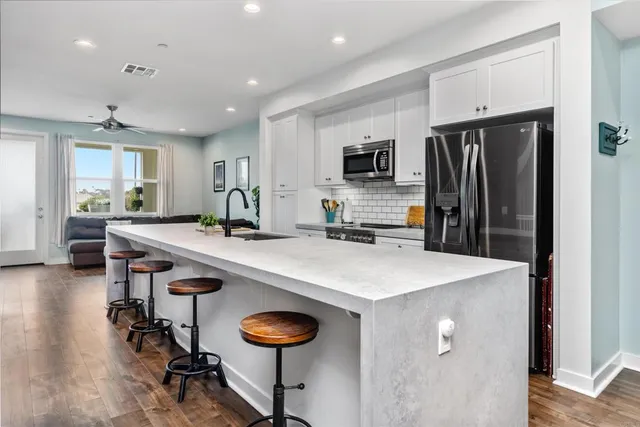 $999,999 | 1121 Makena Wy., Oceanside, CA 92054