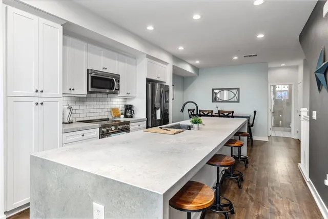 $999,999 | 1121 Makena Wy., Oceanside, CA 92054