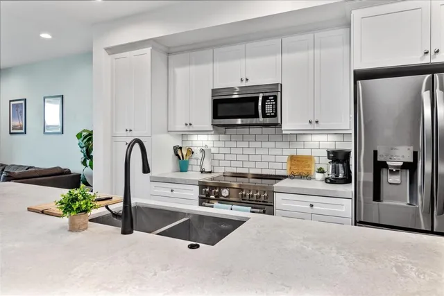 $999,999 | 1121 Makena Wy., Oceanside, CA 92054