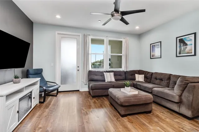 $999,999 | 1121 Makena Wy., Oceanside, CA 92054