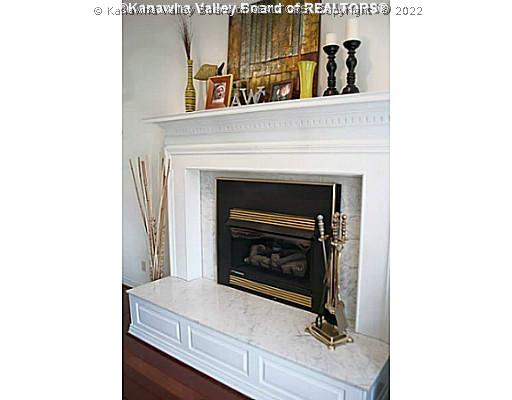 10872 Winfield Road Winfield, WV 25213 - Photo 10 of 16 Den/Family/Great Room.