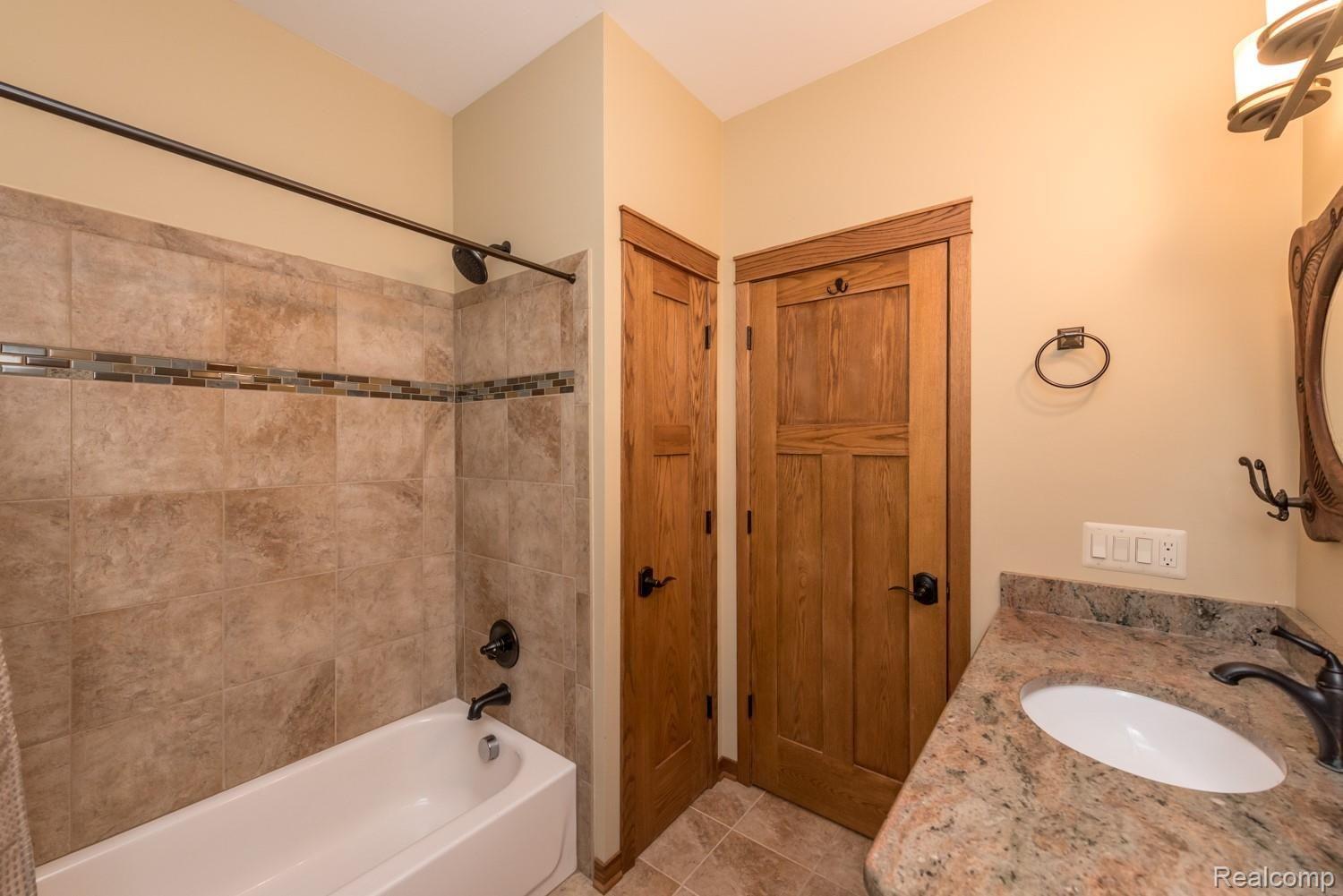 10226 Buhl Road Pinckney, MI 48169 - Photo 9 of 71 D75_6571.jpg