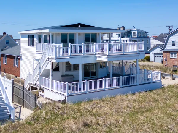 $2,789,000 | 103 Ocean Drive, Seabrook, NH 03874