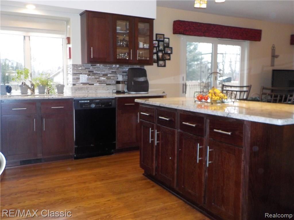 46594 Maben Road Canton, MI 48187 - Photo 8 of 33 DSCN1920.JPG