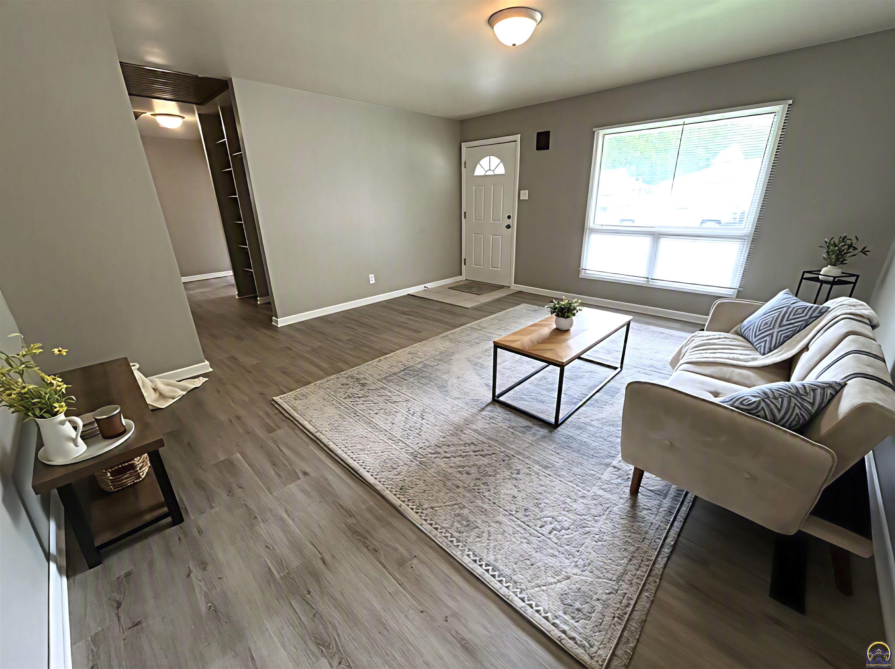3912 Southwest 26th Street Topeka, KS 66614 - Photo 4 of 19