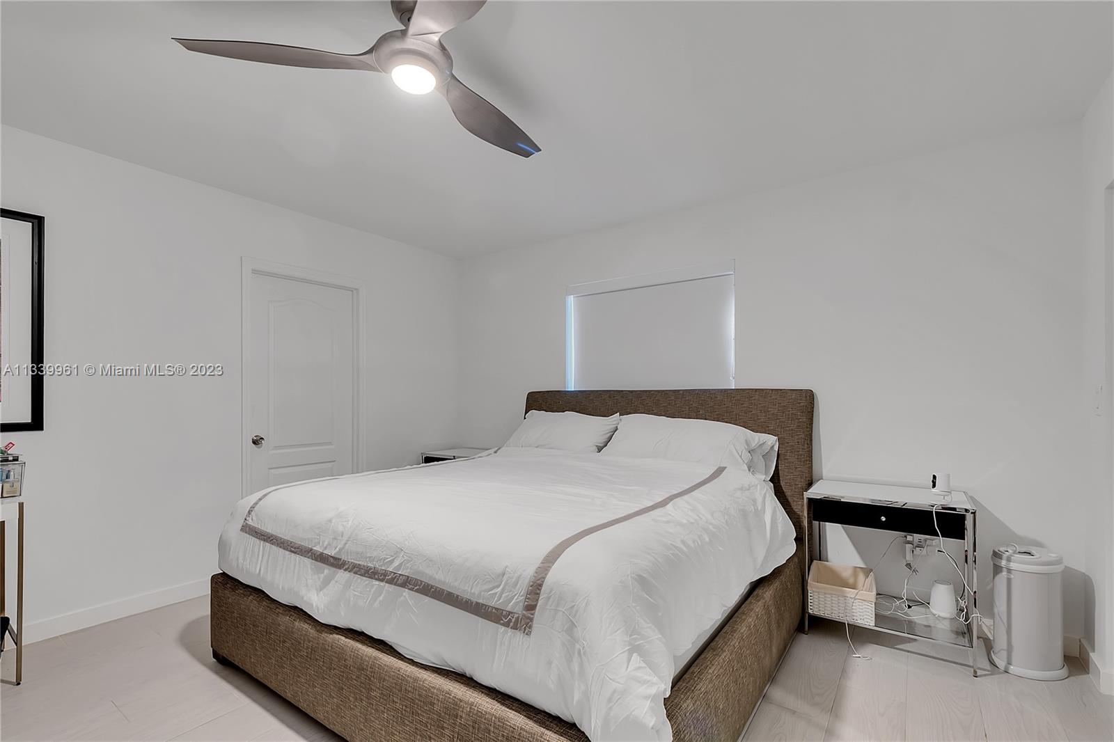 4033 South Le Jeune Road Miami, FL 33146 - Photo 11 of 24 a bedroom with a bed and lamp