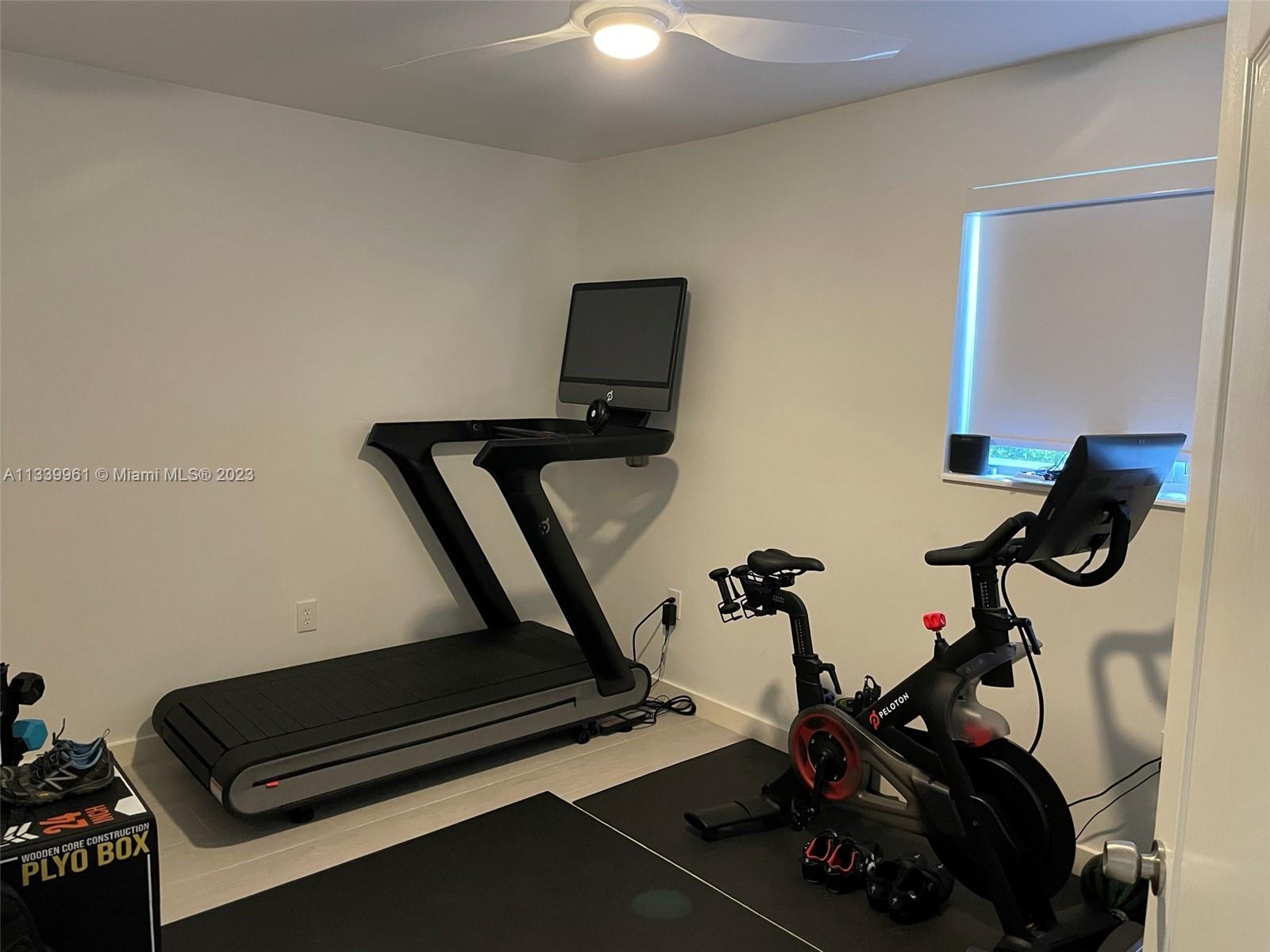 4033 South Le Jeune Road Miami, FL 33146 - Photo 17 of 24 a room with gym equipment