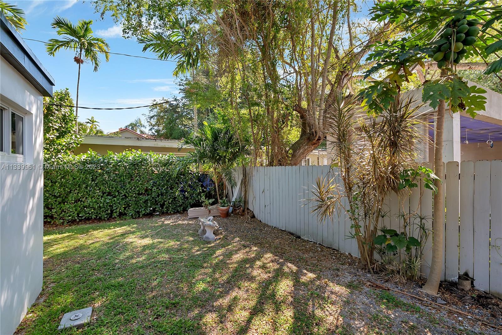 4033 South Le Jeune Road Miami, FL 33146 - Photo 20 of 24 a view of a backyard