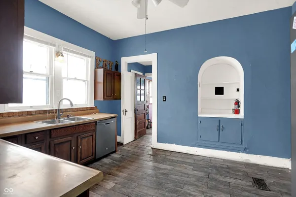 $225,000 | 614 East Main Street, Greenfield, IN 46140