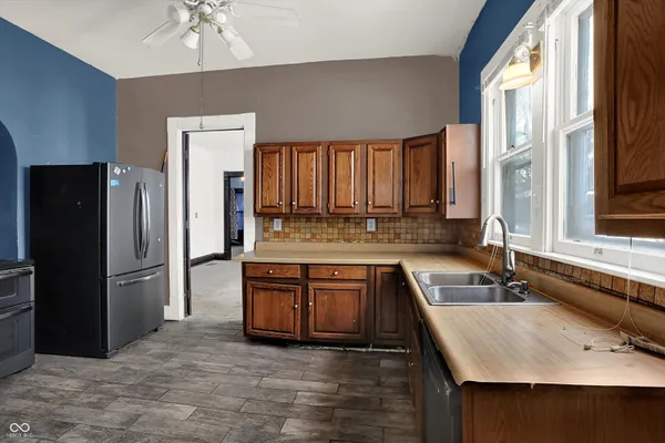 $225,000 | 614 East Main Street, Greenfield, IN 46140